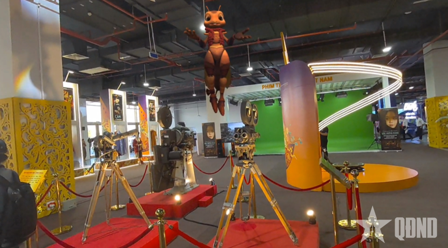 Khám phá phim trường số tại triển lãm cùng “hướng dẫn viên” Dế Mèn